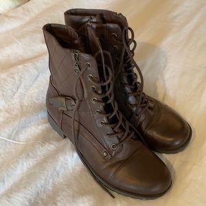 Guess boots